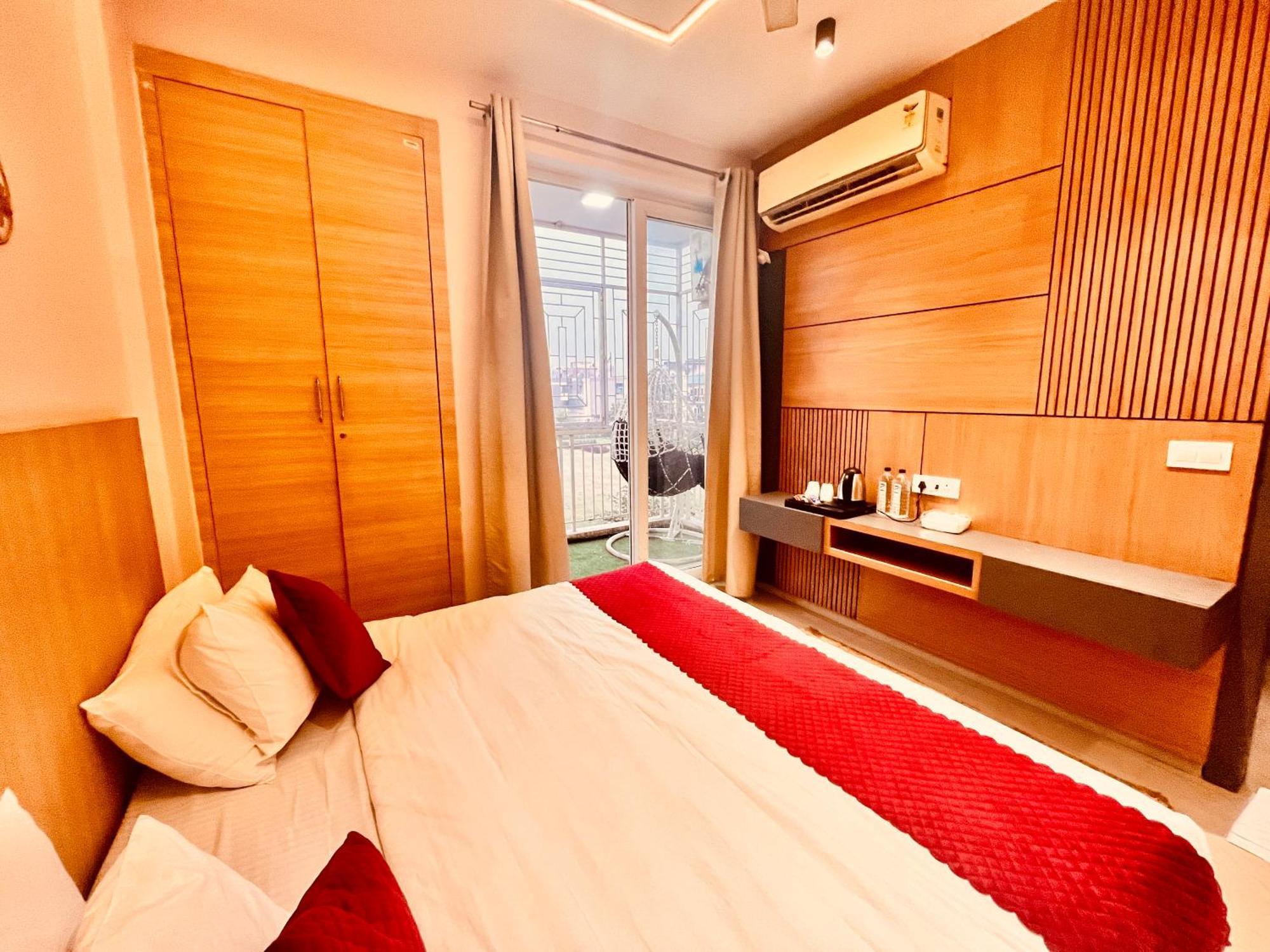 Pearl Grand Boutique Cottage In Omaxe Anandam Vrindavan - #Premium Ac Rooms With Balcony #Big Parking #Lift #Garden #Peaceful Area #Near Prem Mandir #Property Of The Year #Most Awarded Ngoại thất bức ảnh