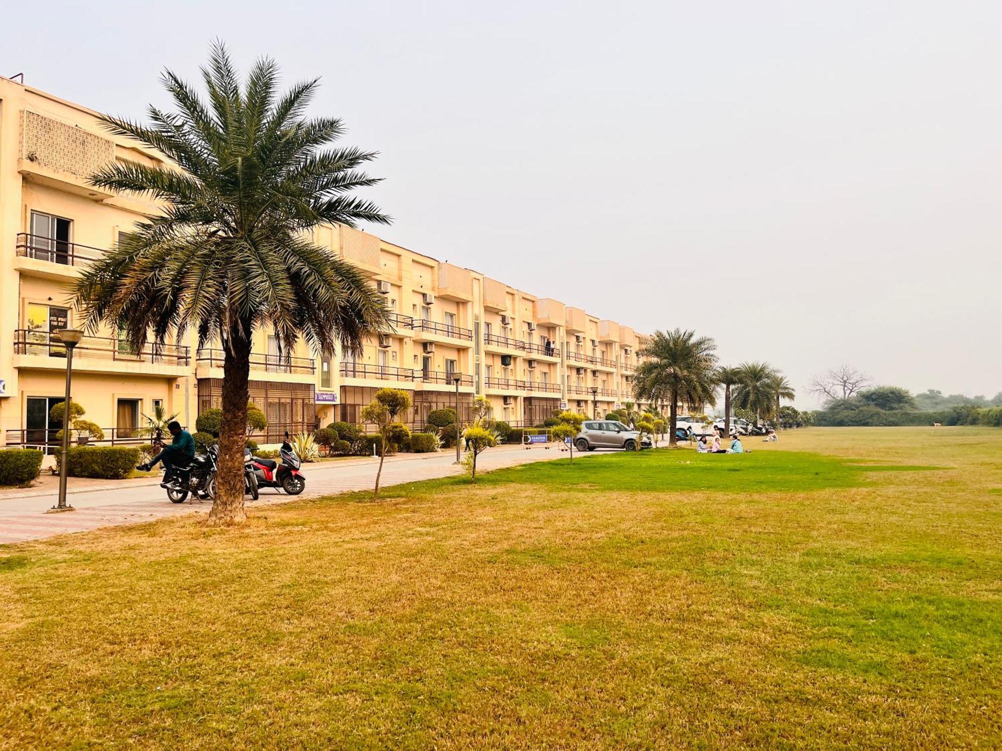 Pearl Grand Boutique Cottage In Omaxe Anandam Vrindavan - #Premium Ac Rooms With Balcony #Big Parking #Lift #Garden #Peaceful Area #Near Prem Mandir #Property Of The Year #Most Awarded Ngoại thất bức ảnh
