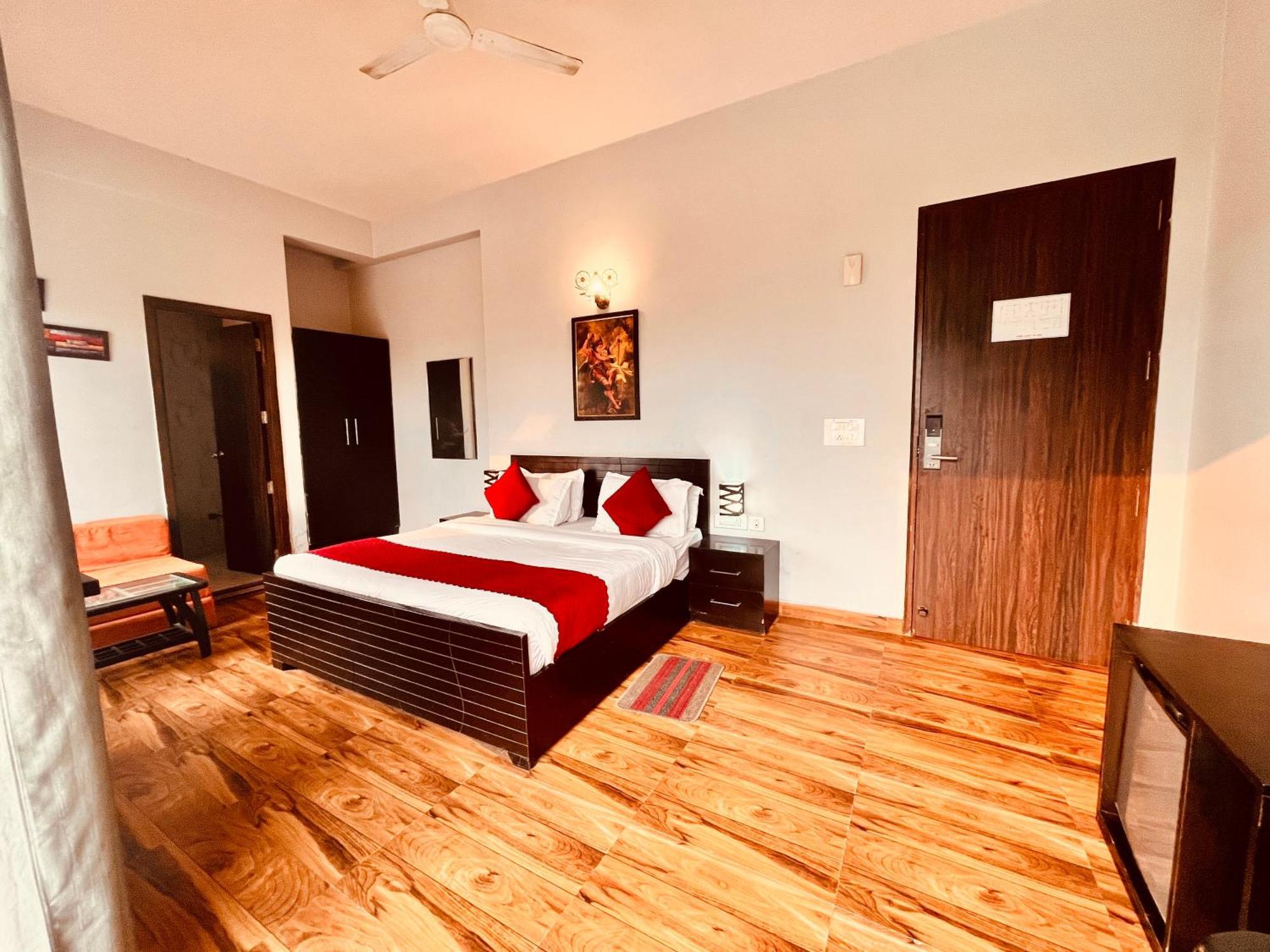 Pearl Grand Boutique Cottage In Omaxe Anandam Vrindavan - #Premium Ac Rooms With Balcony #Big Parking #Lift #Garden #Peaceful Area #Near Prem Mandir #Property Of The Year #Most Awarded Ngoại thất bức ảnh