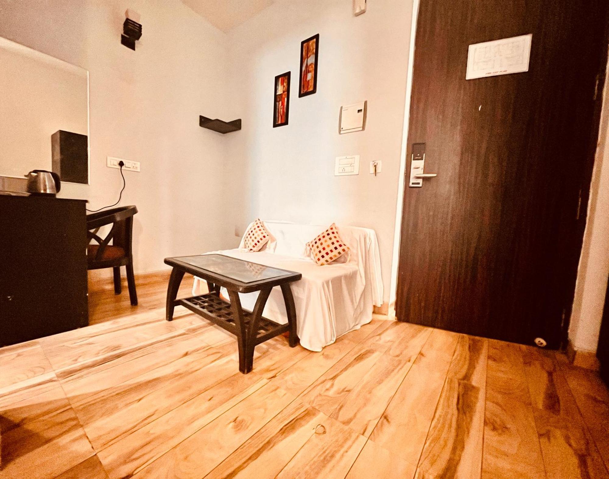 Pearl Grand Boutique Cottage In Omaxe Anandam Vrindavan - #Premium Ac Rooms With Balcony #Big Parking #Lift #Garden #Peaceful Area #Near Prem Mandir #Property Of The Year #Most Awarded Ngoại thất bức ảnh