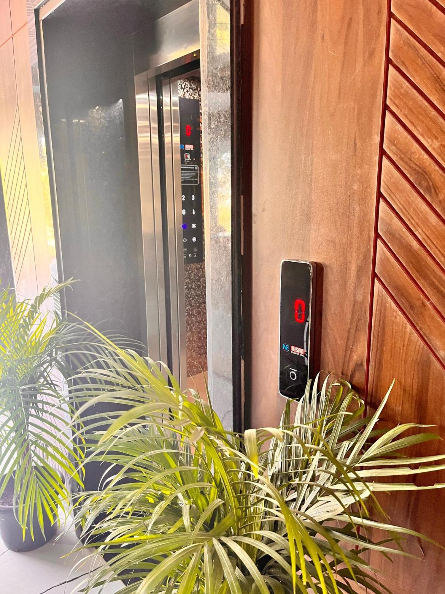 Pearl Grand Boutique Cottage In Omaxe Anandam Vrindavan - #Premium Ac Rooms With Balcony #Big Parking #Lift #Garden #Peaceful Area #Near Prem Mandir #Property Of The Year #Most Awarded Ngoại thất bức ảnh