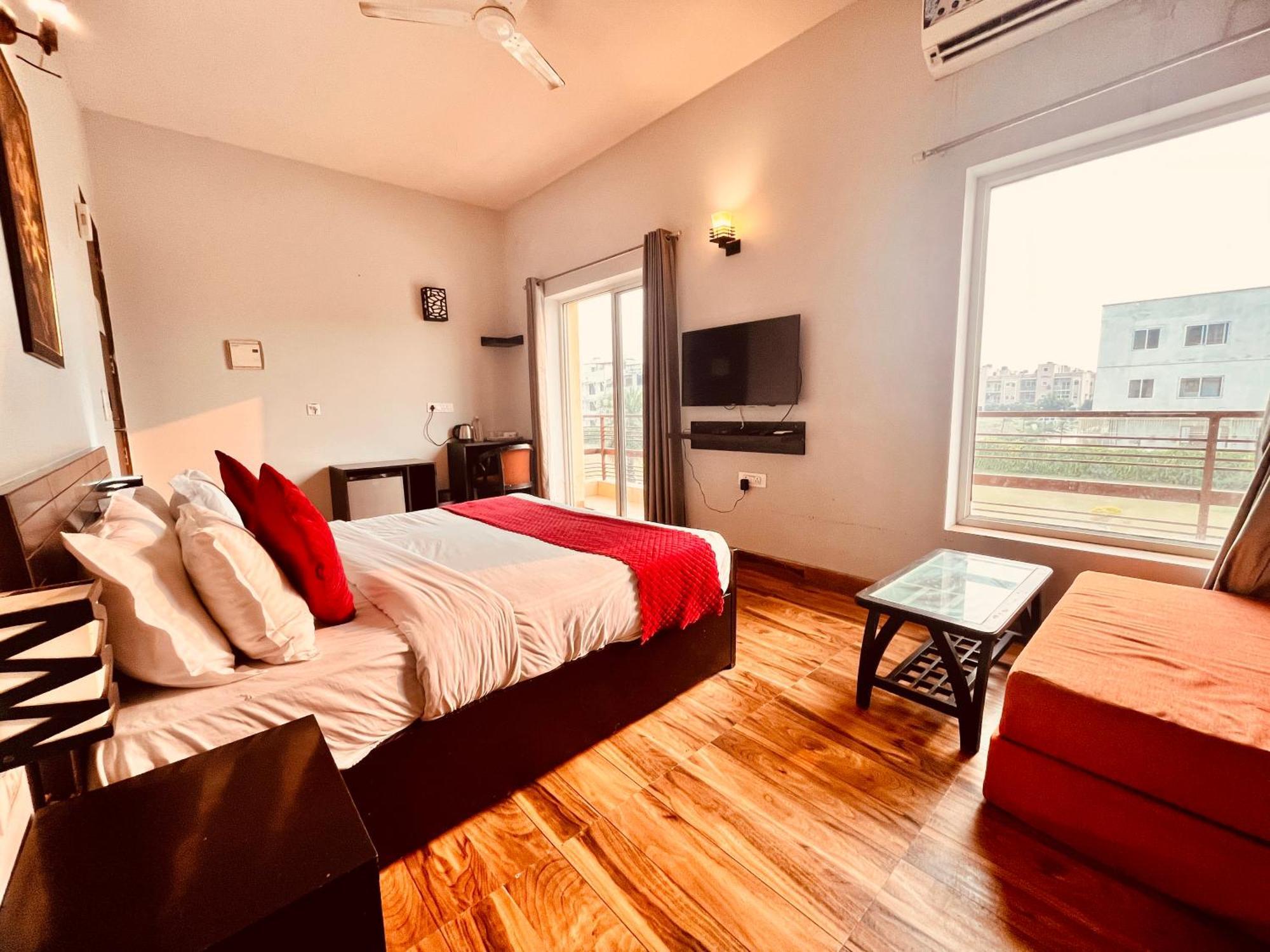 Pearl Grand Boutique Cottage In Omaxe Anandam Vrindavan - #Premium Ac Rooms With Balcony #Big Parking #Lift #Garden #Peaceful Area #Near Prem Mandir #Property Of The Year #Most Awarded Ngoại thất bức ảnh
