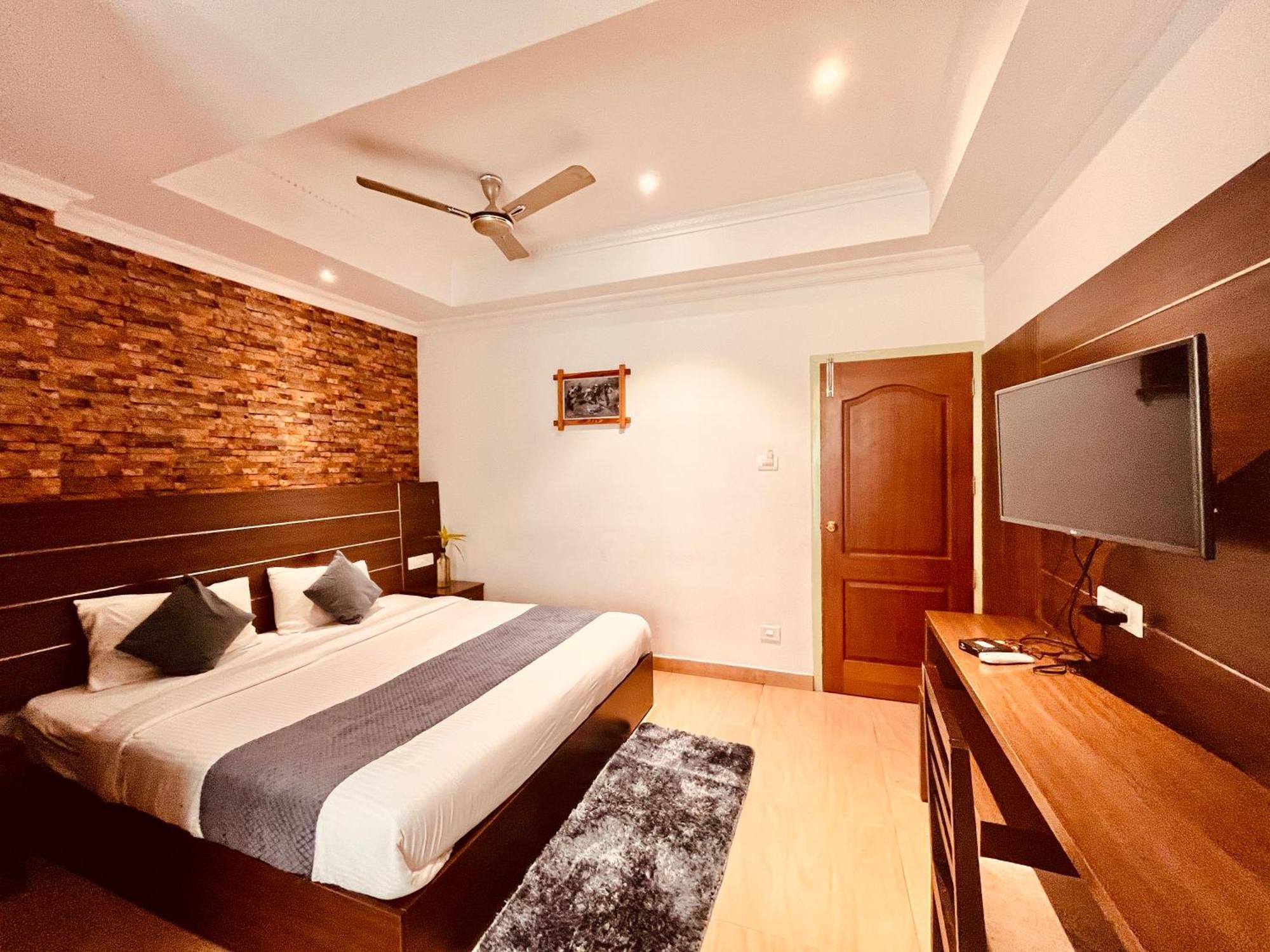 Pearl Grand Boutique Cottage In Omaxe Anandam Vrindavan - #Premium Ac Rooms With Balcony #Big Parking #Lift #Garden #Peaceful Area #Near Prem Mandir #Property Of The Year #Most Awarded Ngoại thất bức ảnh