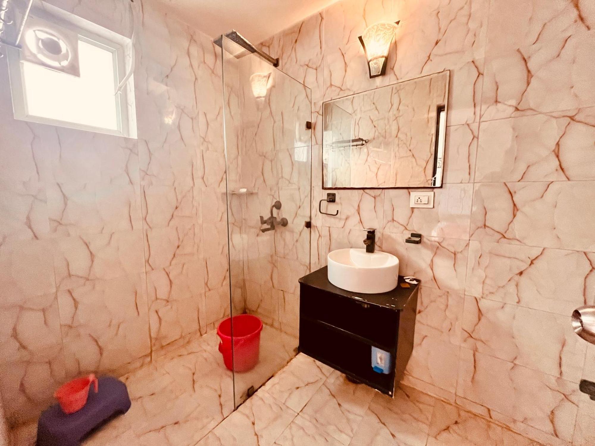 Pearl Grand Boutique Cottage In Omaxe Anandam Vrindavan - #Premium Ac Rooms With Balcony #Big Parking #Lift #Garden #Peaceful Area #Near Prem Mandir #Property Of The Year #Most Awarded Ngoại thất bức ảnh