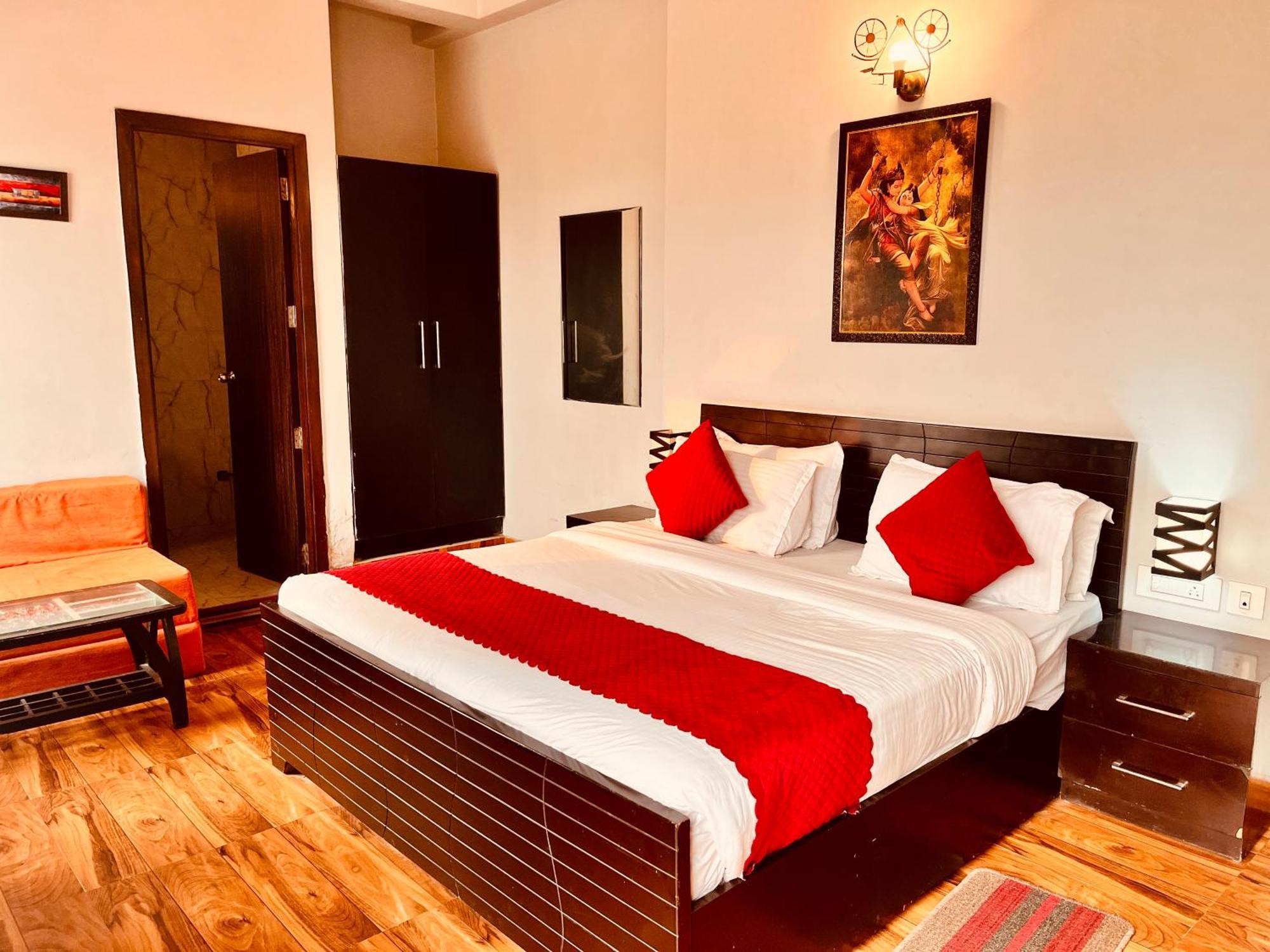 Pearl Grand Boutique Cottage In Omaxe Anandam Vrindavan - #Premium Ac Rooms With Balcony #Big Parking #Lift #Garden #Peaceful Area #Near Prem Mandir #Property Of The Year #Most Awarded Ngoại thất bức ảnh