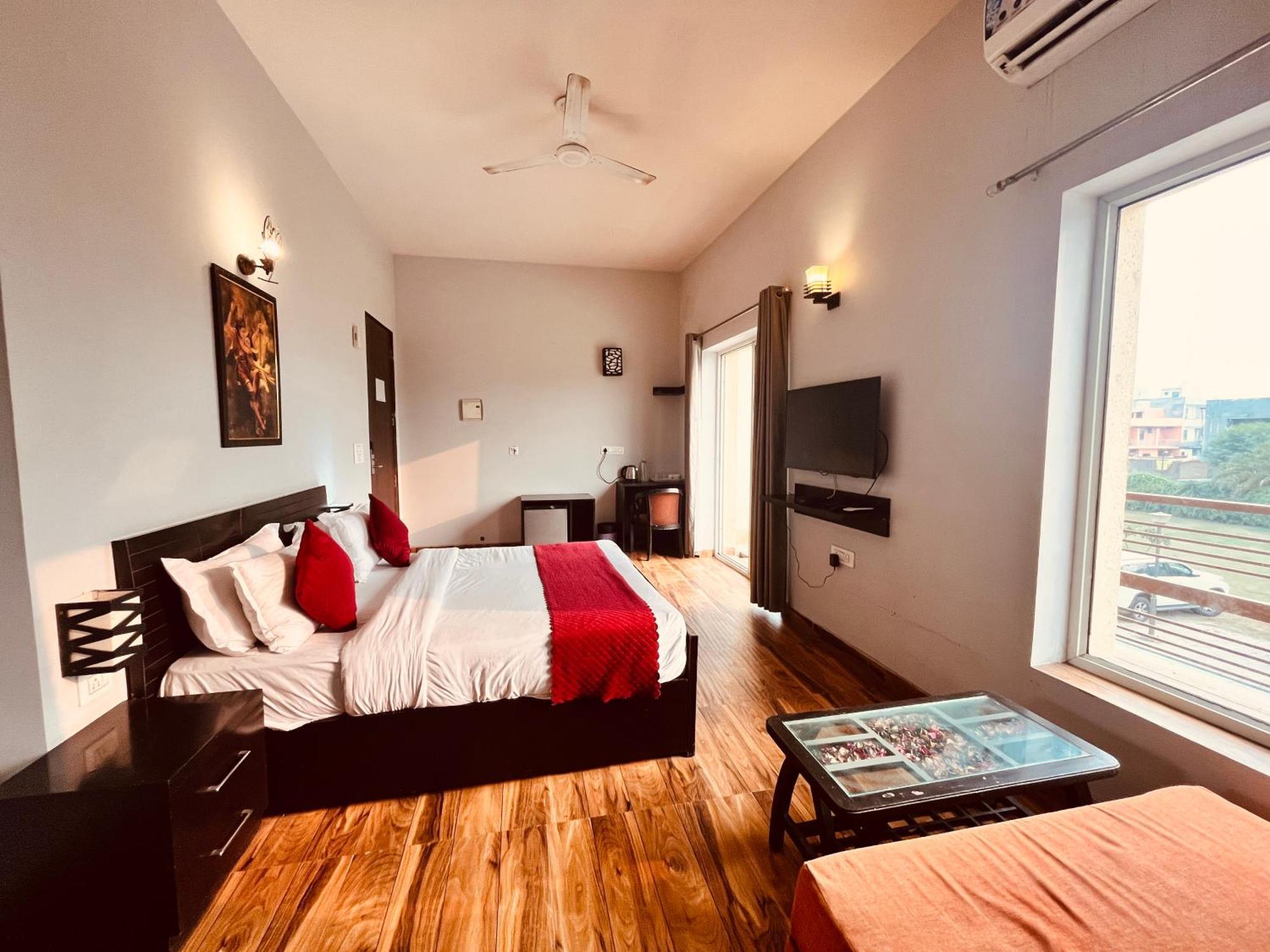Pearl Grand Boutique Cottage In Omaxe Anandam Vrindavan - #Premium Ac Rooms With Balcony #Big Parking #Lift #Garden #Peaceful Area #Near Prem Mandir #Property Of The Year #Most Awarded Ngoại thất bức ảnh