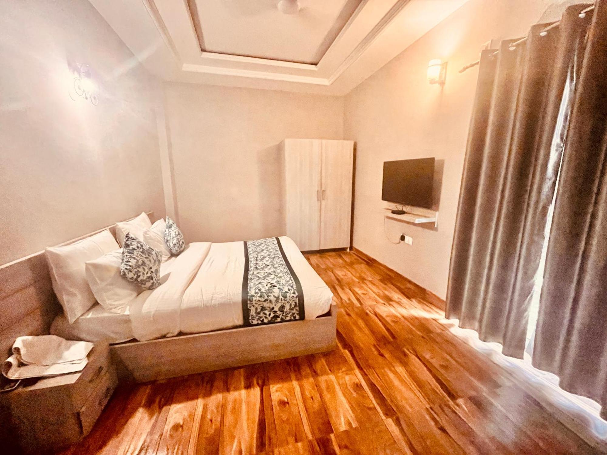 Pearl Grand Boutique Cottage In Omaxe Anandam Vrindavan - #Premium Ac Rooms With Balcony #Big Parking #Lift #Garden #Peaceful Area #Near Prem Mandir #Property Of The Year #Most Awarded Ngoại thất bức ảnh