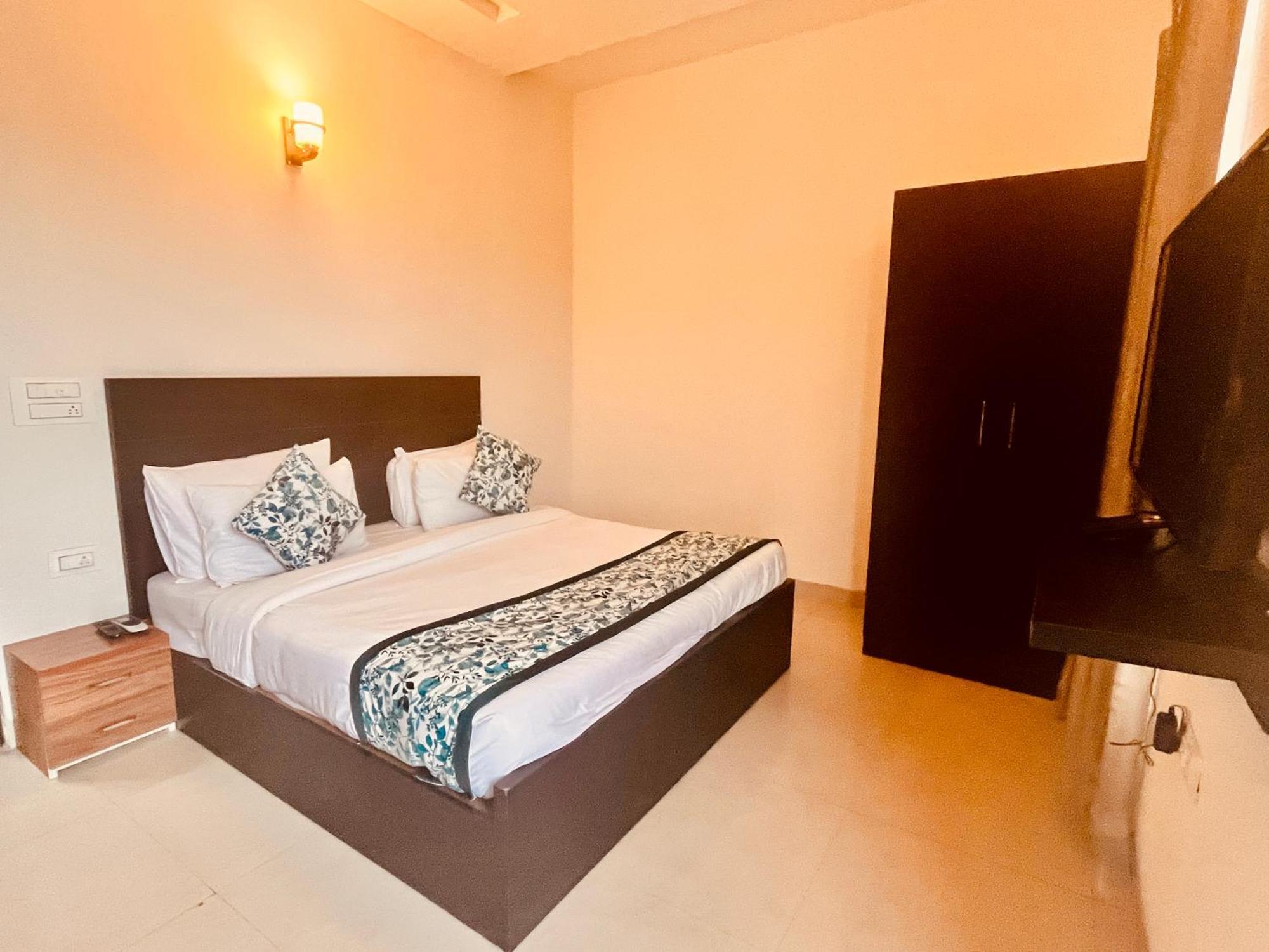 Pearl Grand Boutique Cottage In Omaxe Anandam Vrindavan - #Premium Ac Rooms With Balcony #Big Parking #Lift #Garden #Peaceful Area #Near Prem Mandir #Property Of The Year #Most Awarded Ngoại thất bức ảnh