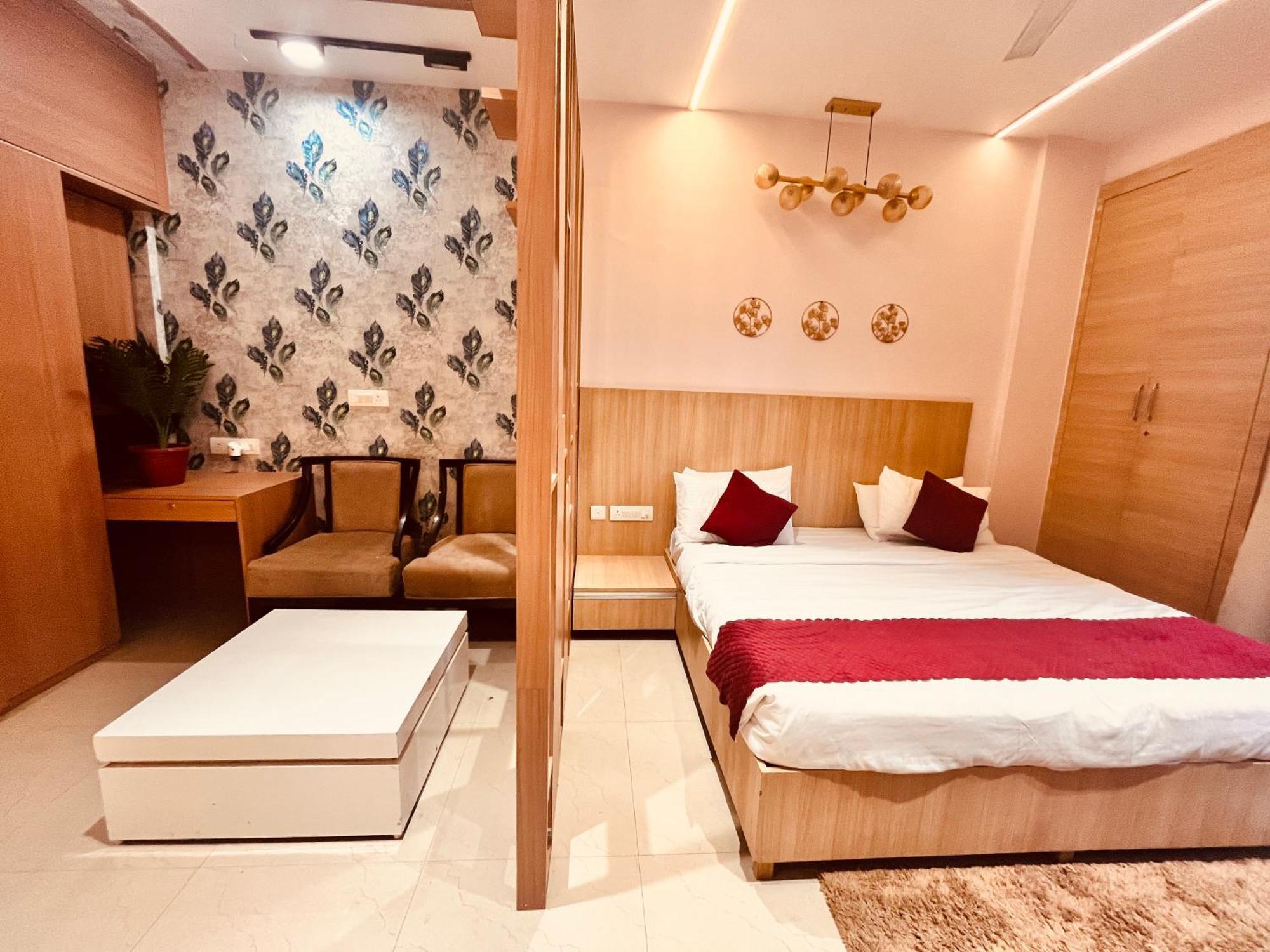 Pearl Grand Boutique Cottage In Omaxe Anandam Vrindavan - #Premium Ac Rooms With Balcony #Big Parking #Lift #Garden #Peaceful Area #Near Prem Mandir #Property Of The Year #Most Awarded Ngoại thất bức ảnh