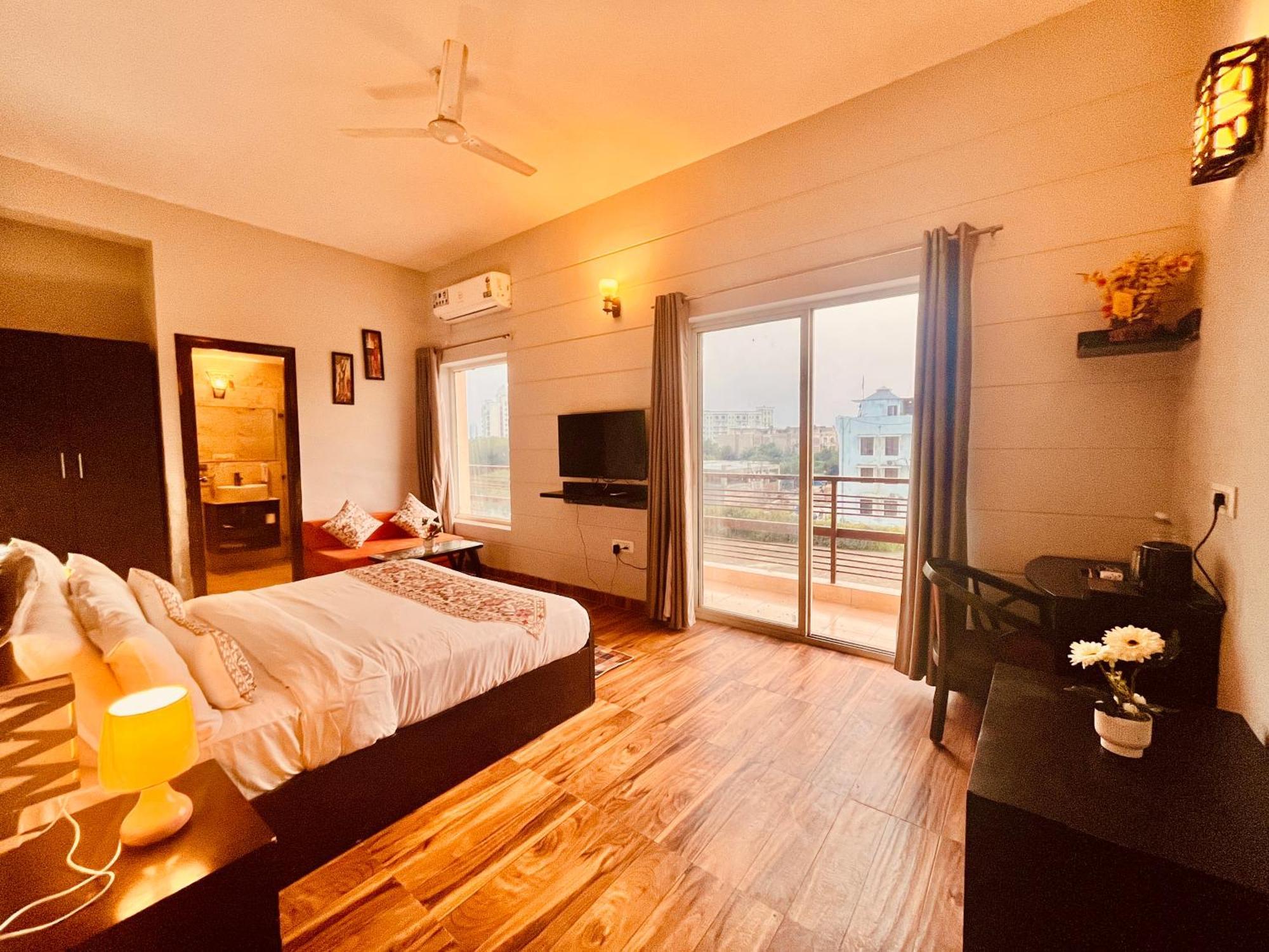 Pearl Grand Boutique Cottage In Omaxe Anandam Vrindavan - #Premium Ac Rooms With Balcony #Big Parking #Lift #Garden #Peaceful Area #Near Prem Mandir #Property Of The Year #Most Awarded Ngoại thất bức ảnh