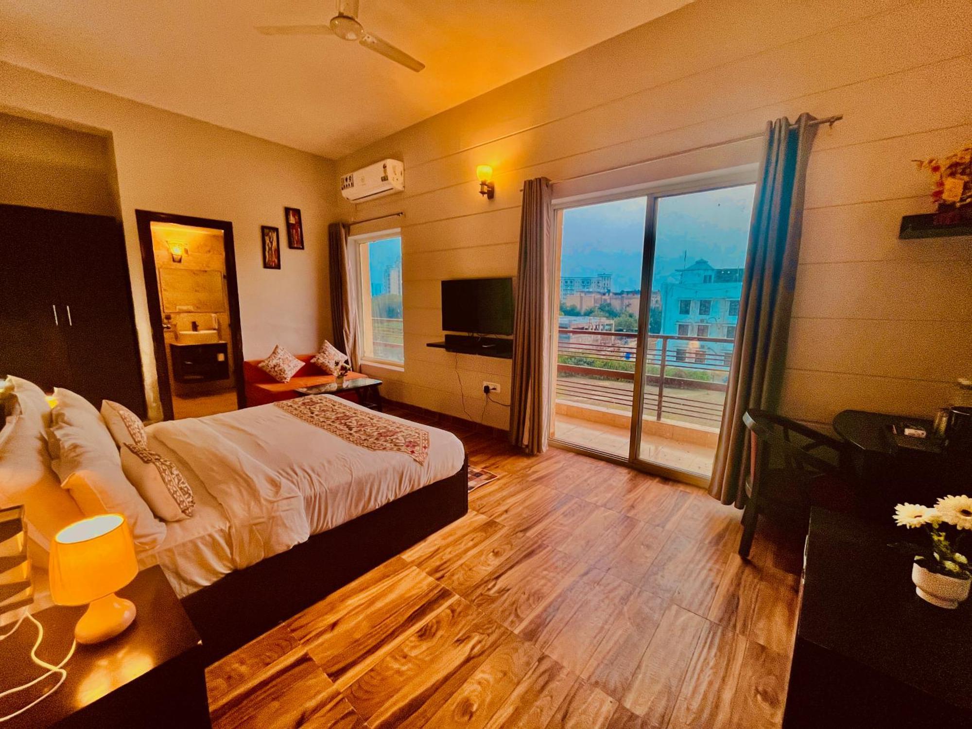 Pearl Grand Boutique Cottage In Omaxe Anandam Vrindavan - #Premium Ac Rooms With Balcony #Big Parking #Lift #Garden #Peaceful Area #Near Prem Mandir #Property Of The Year #Most Awarded Ngoại thất bức ảnh