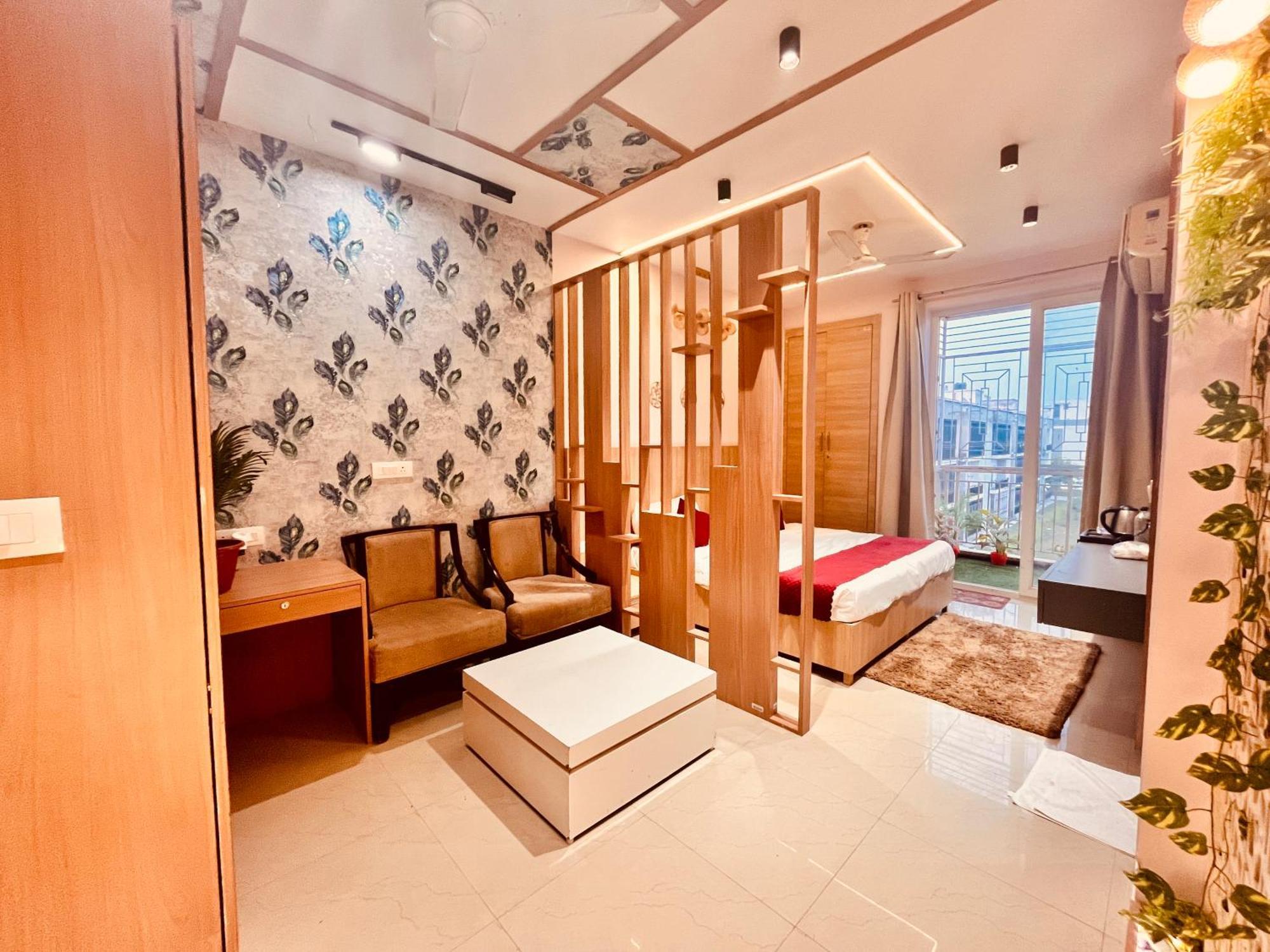 Pearl Grand Boutique Cottage In Omaxe Anandam Vrindavan - #Premium Ac Rooms With Balcony #Big Parking #Lift #Garden #Peaceful Area #Near Prem Mandir #Property Of The Year #Most Awarded Ngoại thất bức ảnh