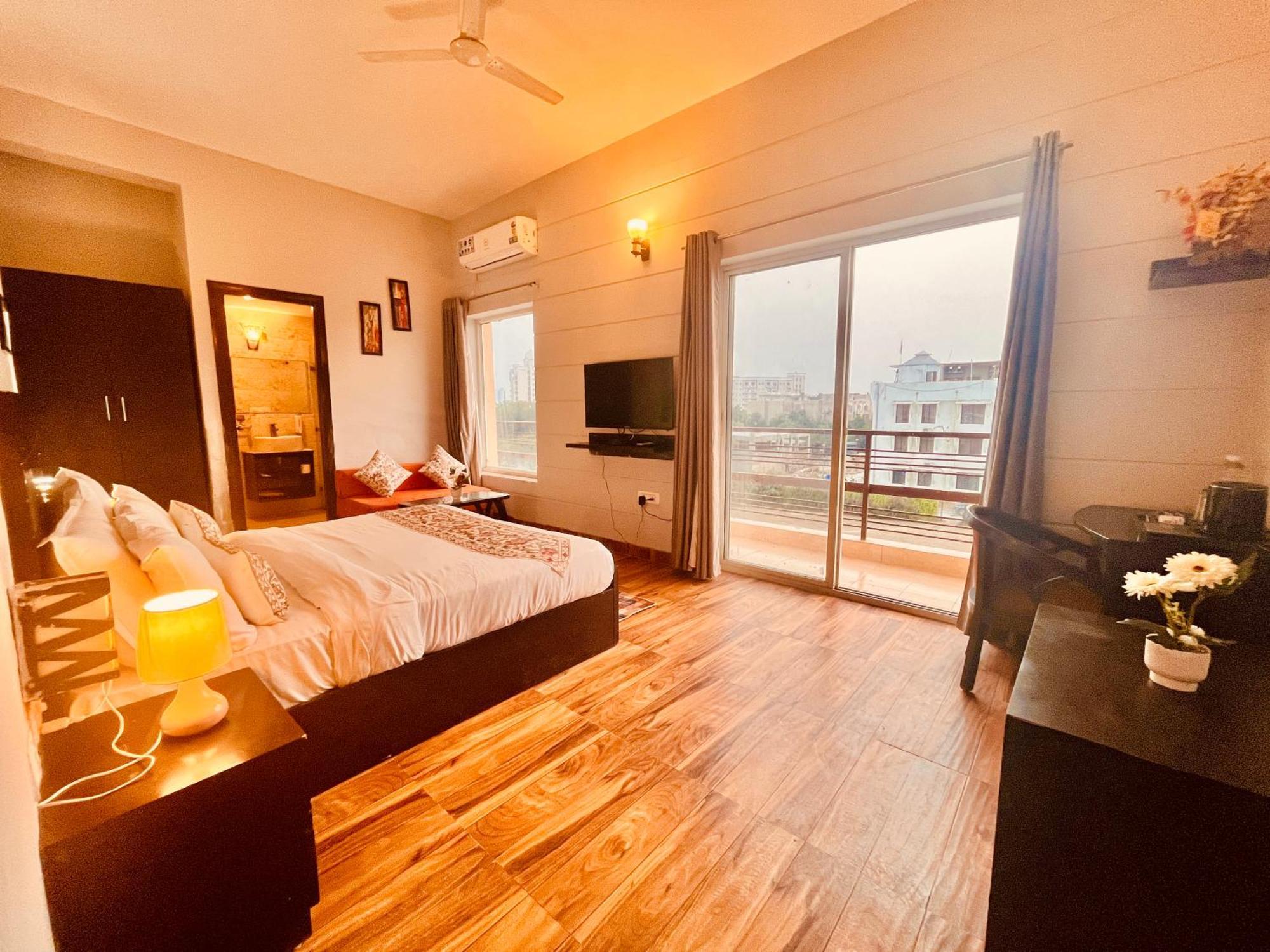 Pearl Grand Boutique Cottage In Omaxe Anandam Vrindavan - #Premium Ac Rooms With Balcony #Big Parking #Lift #Garden #Peaceful Area #Near Prem Mandir #Property Of The Year #Most Awarded Ngoại thất bức ảnh