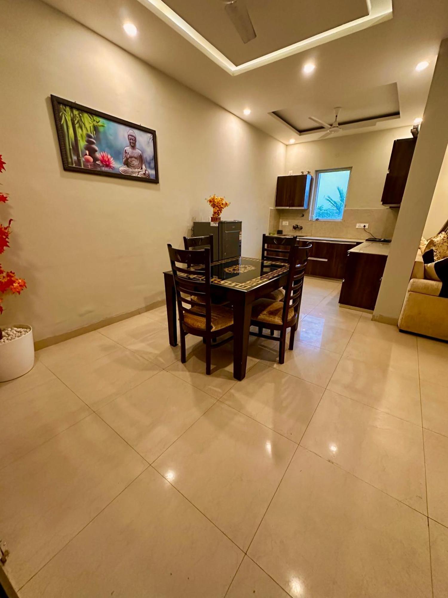 Pearl Grand Boutique Cottage In Omaxe Anandam Vrindavan - #Premium Ac Rooms With Balcony #Big Parking #Lift #Garden #Peaceful Area #Near Prem Mandir #Property Of The Year #Most Awarded Ngoại thất bức ảnh