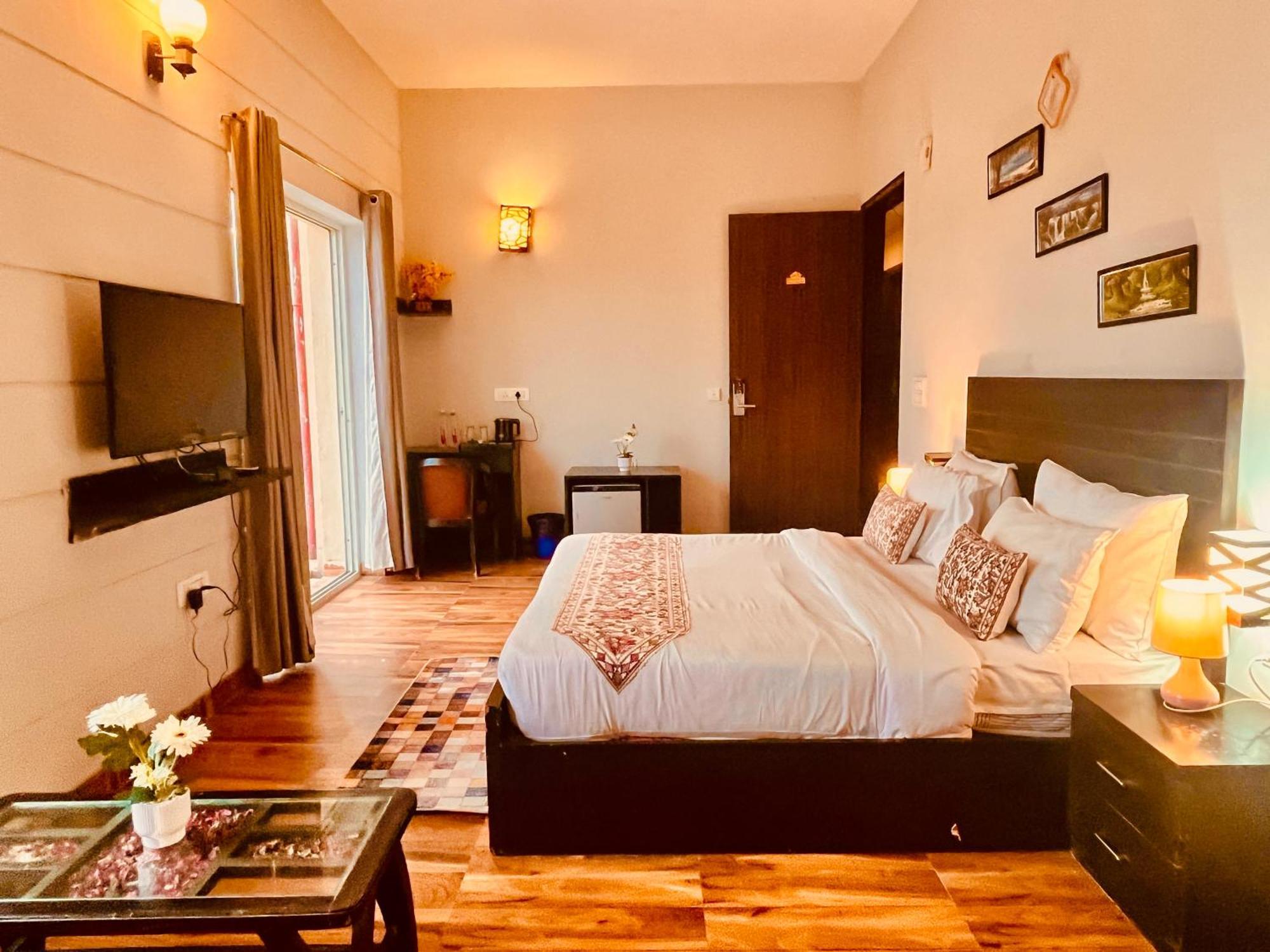 Pearl Grand Boutique Cottage In Omaxe Anandam Vrindavan - #Premium Ac Rooms With Balcony #Big Parking #Lift #Garden #Peaceful Area #Near Prem Mandir #Property Of The Year #Most Awarded Ngoại thất bức ảnh