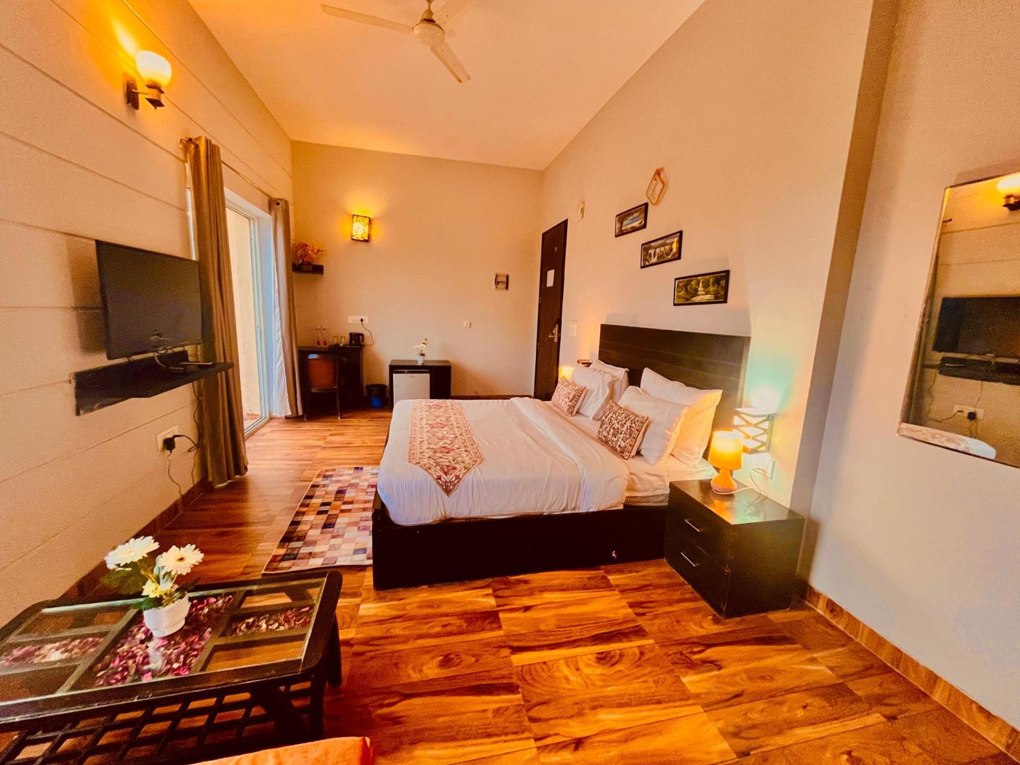 Pearl Grand Boutique Cottage In Omaxe Anandam Vrindavan - #Premium Ac Rooms With Balcony #Big Parking #Lift #Garden #Peaceful Area #Near Prem Mandir #Property Of The Year #Most Awarded Ngoại thất bức ảnh
